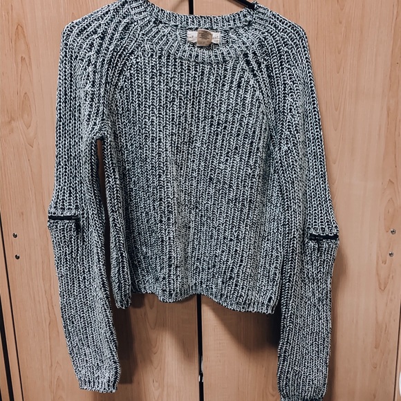 Black and white zipper sweater - Picture 1 of 1